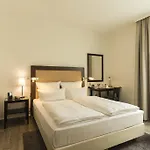 Rene Bohn Otel
