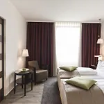 Rene Bohn Otel